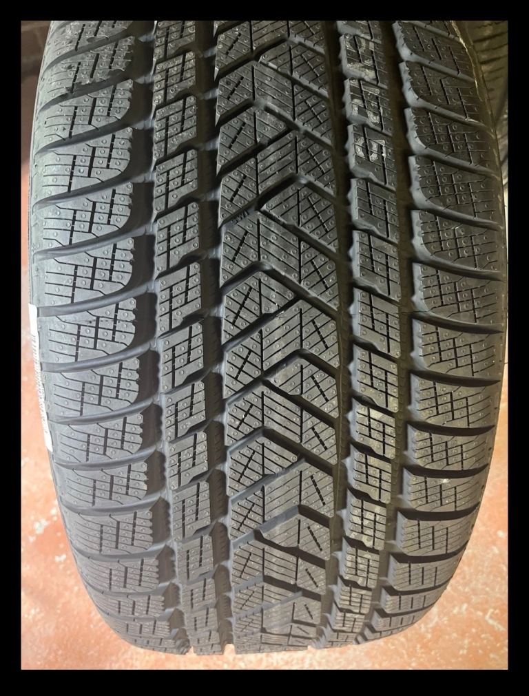 Pirelli WINTER tyre 265/35 R22 BRAND NEW