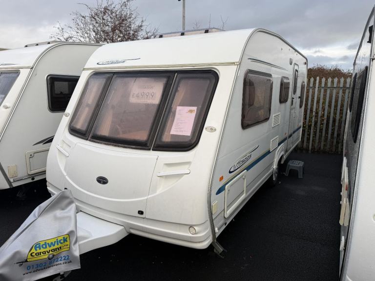 Sterling Vitesse 500 Double Dinette Middle Washroom