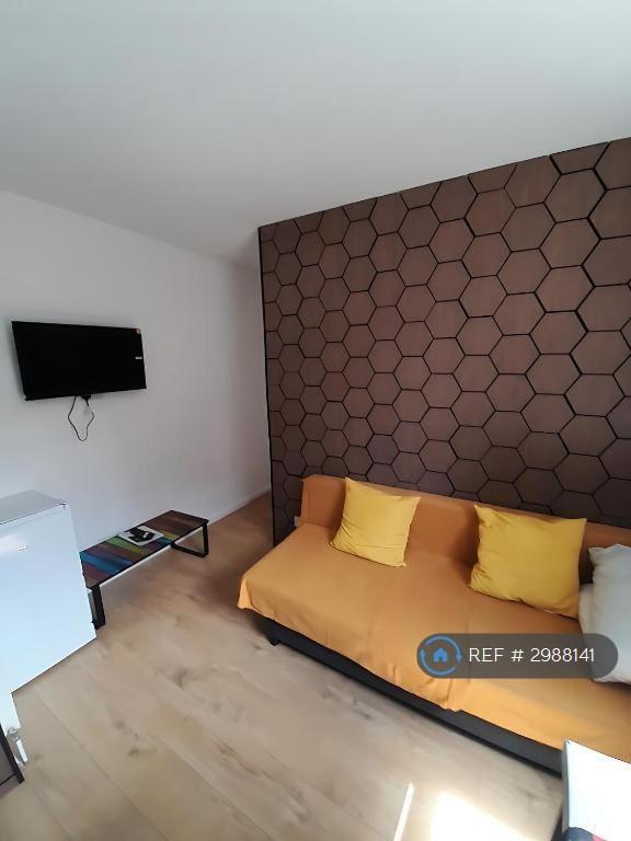 2 bedroom flat in Kingsland Road, Cardiff, CF5 (2 bed) (#2988141)