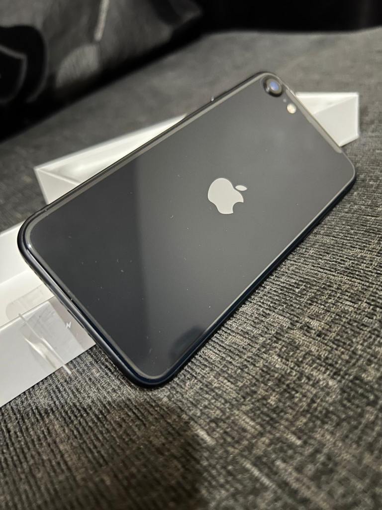 NEW MIDNIGHT APPLE IPHONE SE 64GB - 3RD GEN