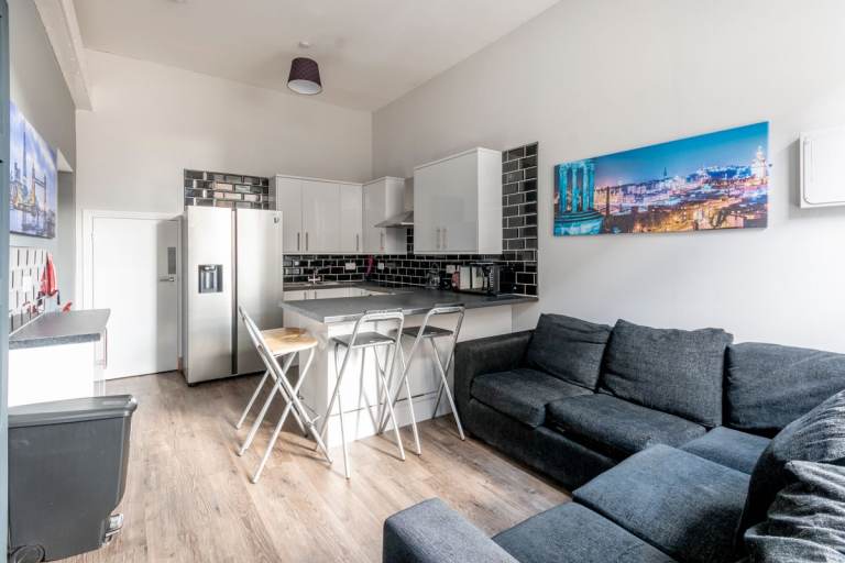 FESTIVAL LET-Fantastic 4bedroom ground floor flat situated just minutes from the Festival activities