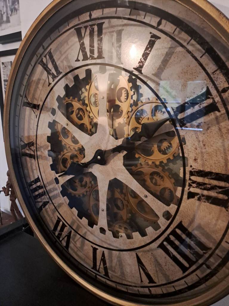 image for Giant Mechanical clock