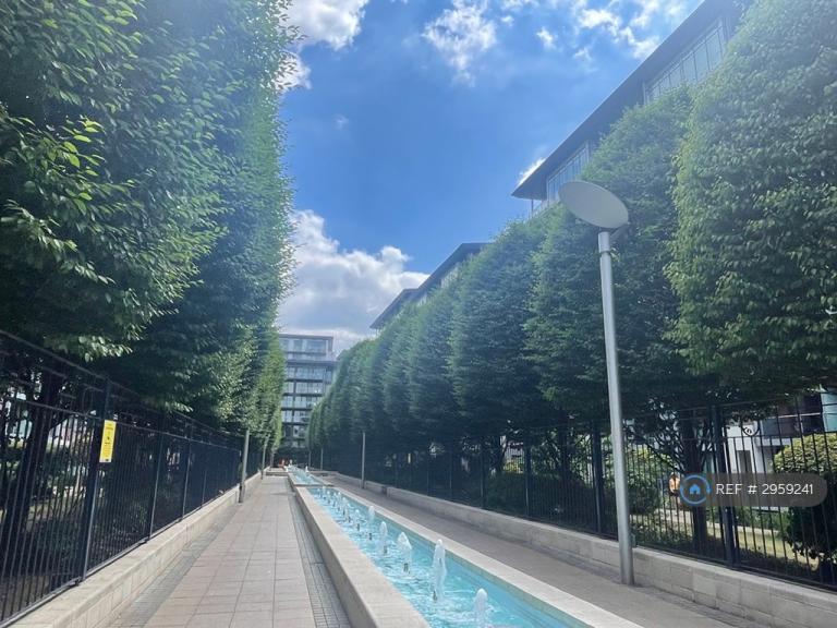 3 bedroom flat in Hawker Building, London, SW11 (3 bed) (#2959241)