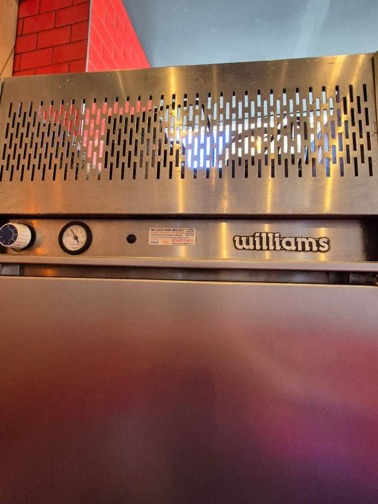 SOLD- FREE: Williams Commercial Upright Fridge (Working) – Morningside