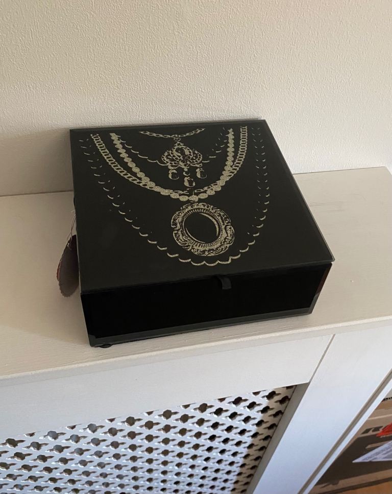 NEW jewellery box