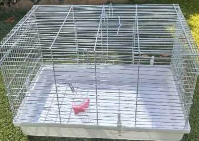 Hamster cage + collapsible playpen + 2x water bottles & stainless steel food bowls in Luton