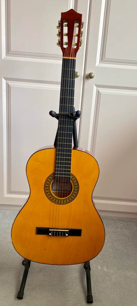 Herald HL44 Acoustic Classical Guitar + guitar stand