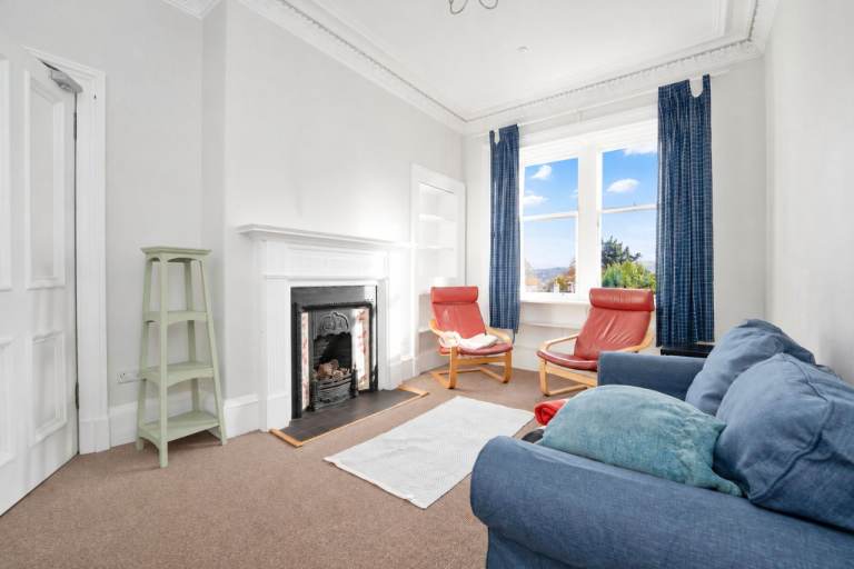 Very large, 4 bedroom, HMO flat in Morningside – available November