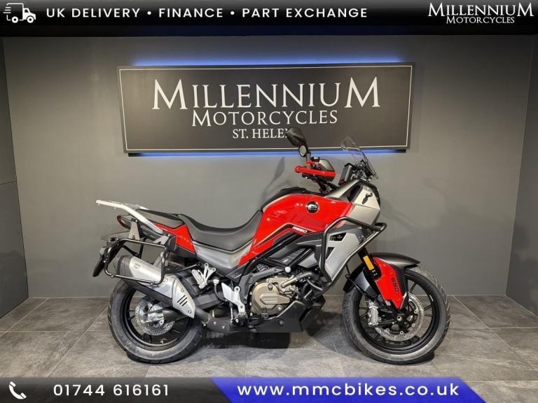 QJ MOTOR SVT 650 V-TWIN ADVENTURE TOURER WITH FREE 3 PART LUGGAGE