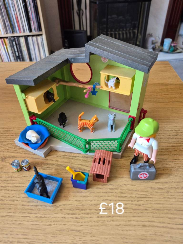 Playmobil Cat & Kitten Adoption Centre with Figures – Excellent Condition