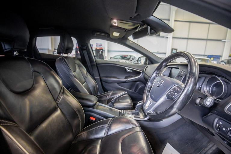 2019 Volvo V40 D2 [122] R DESIGN Edition 5dr Geartronic HATCHBACK DIESEL Automatic