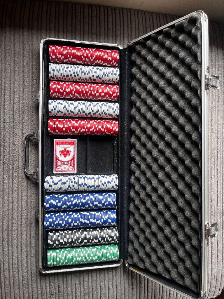 Poker Chip Set in Aluminium Case – Good Condition