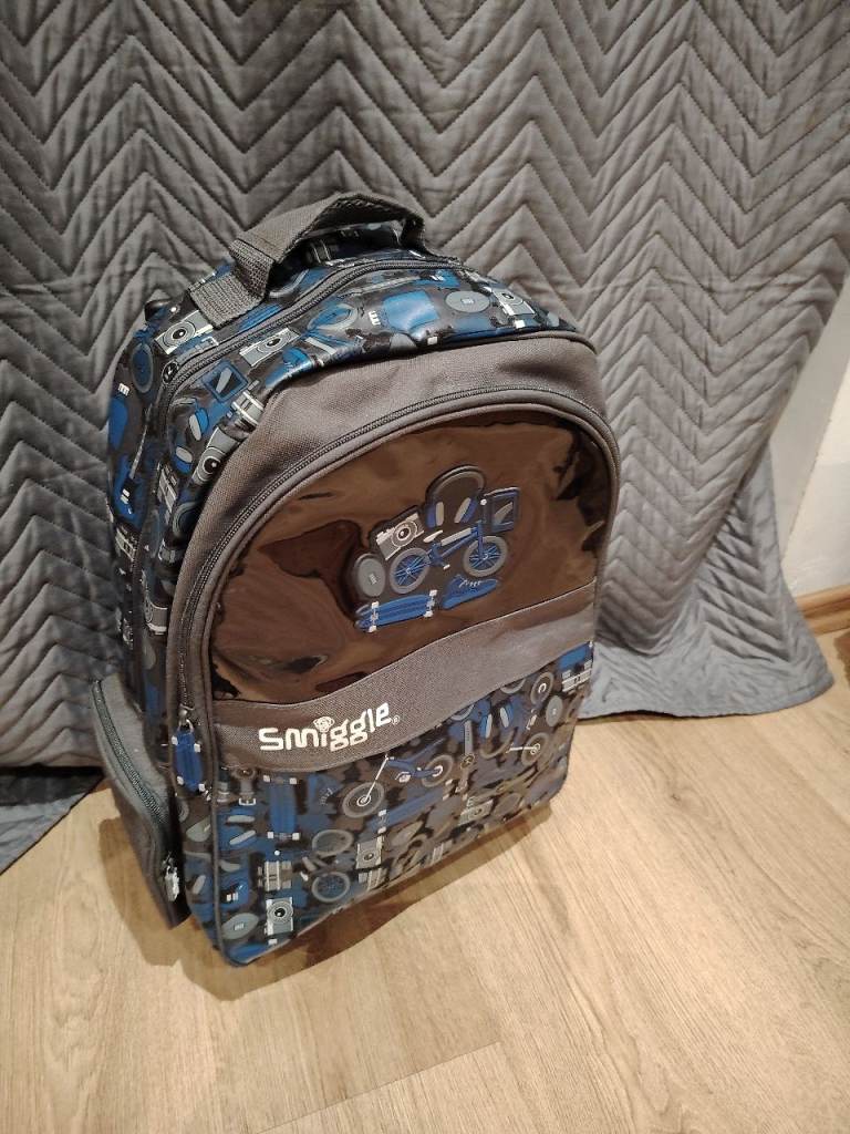 Smiggle Child Wheely Ruck Sack Backback trolley flashing wheels holiday travel
