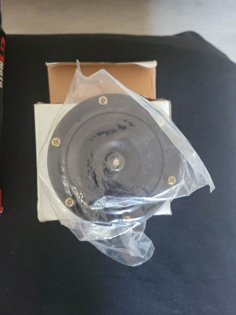 HORN 12 VOLTS BRAND NEW