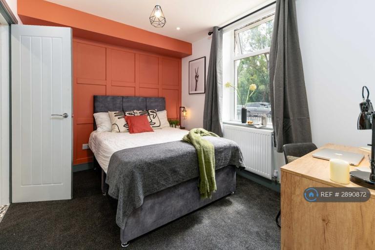 1 bedroom in Rochdale Road, Bury, BL9 (#2890872)