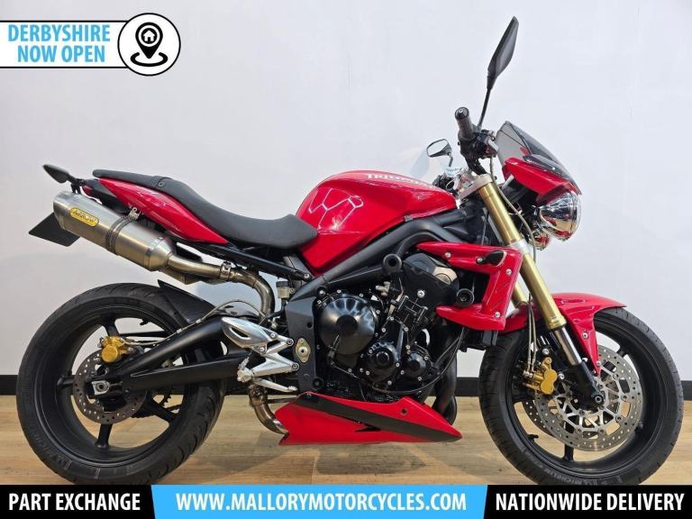 Triumph Street Triple 675 Red 2011 - Twin Arrow Exhaust, Crash Bungs, Flyscreen