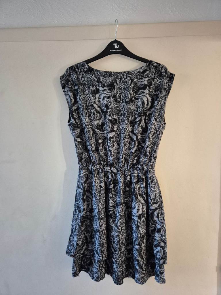 Pretty H&M Black & White Print Lined Layer Dress Immaculate 