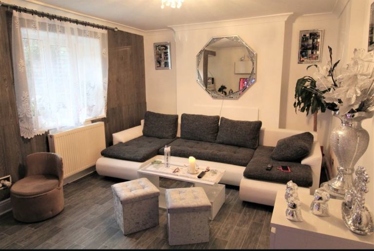 2 bedroom flat in 182 Penarth Road, Cardiff, CF11 Book Online - The Rent Guru {839}
