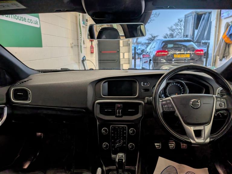 2019 Volvo V40 2.0 T2 GPF R-Design Nav Plus Euro 6 (s/s) 5dr HATCHBACK Petrol Manual