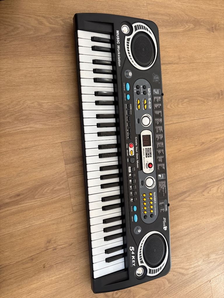 Electric keyboard in original box - brand new 