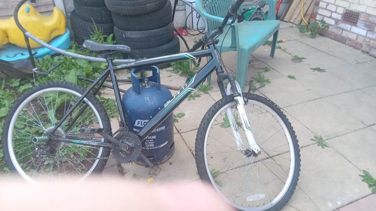Black Mountain Bike with Puncture Repair Kit – Needs New Tyre