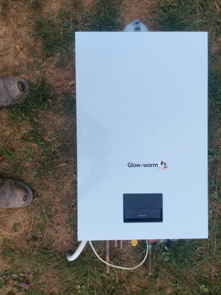 Glow-worm Compact 28c Combi Boiler 2022 Excellent Condition / Complete w Flue & Wireless Thermostat