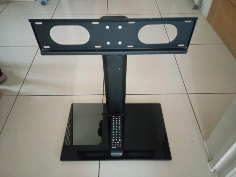 TV stand + Samsung Remote 