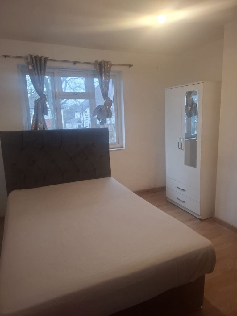 Spacious Furnished Double Room – SE7 (Charlton/Greenwich) - Available Now 