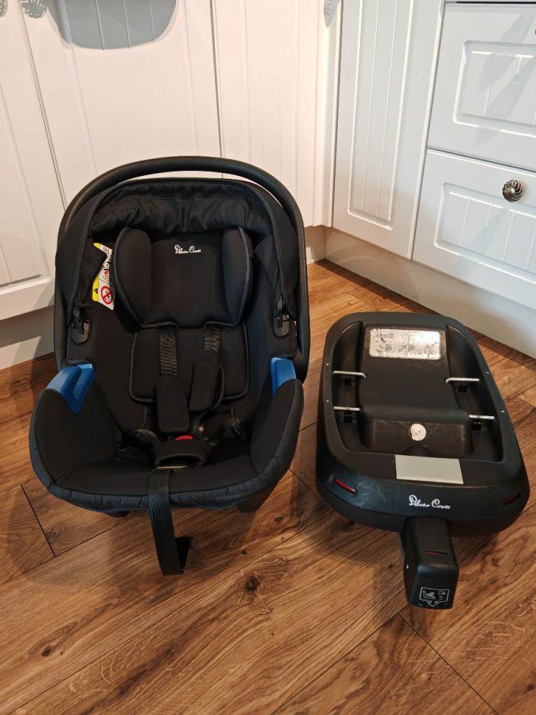 Silver Cross car seat and isofix base 