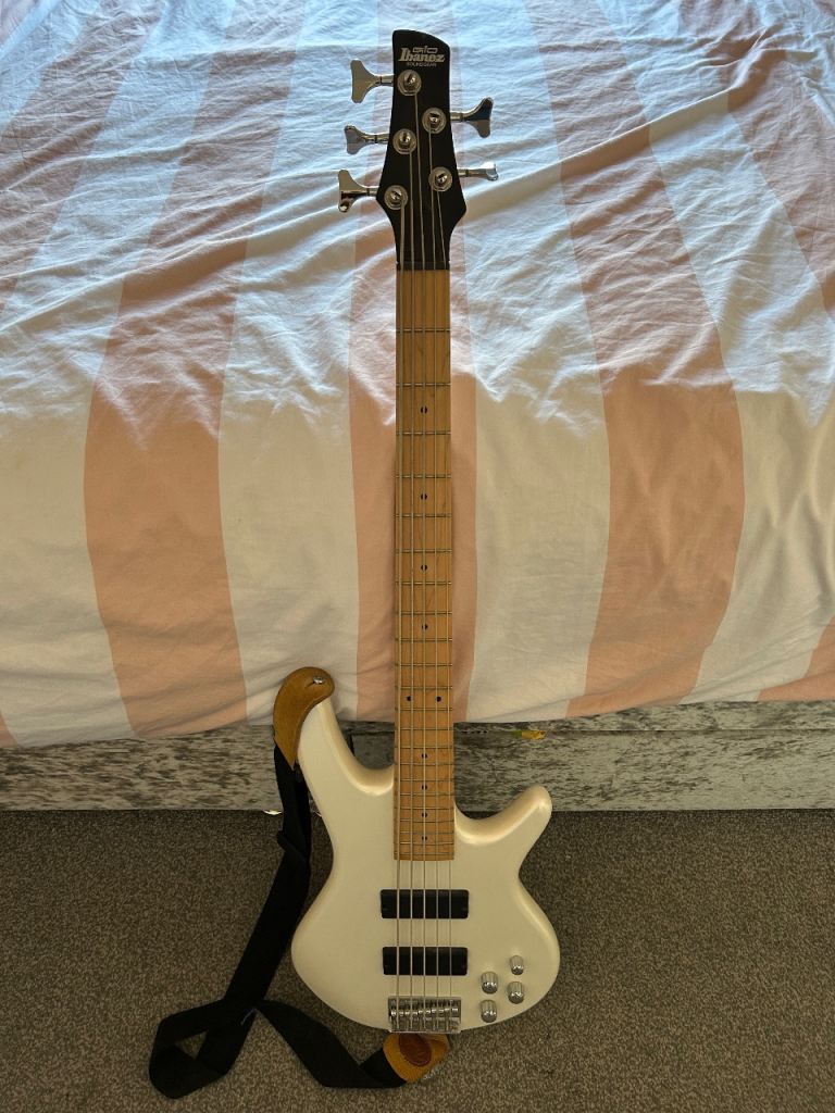 Ibanez GSR205 Pearl White 5-String Bass (Collection Or Meet Only. NO POSTAGE)