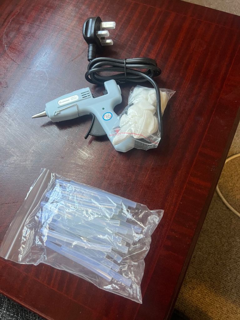 Hot Glue Gun with Glue Sticks – Good Condition
