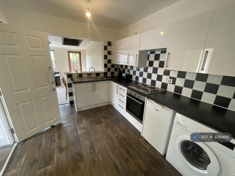 5 bedroom house in Kellaway Avenue, Bristol, BS6 (5 bed) (#3069661)