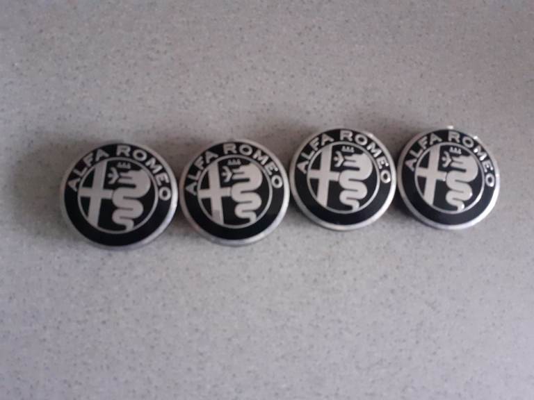 Alfa romeo center caps 