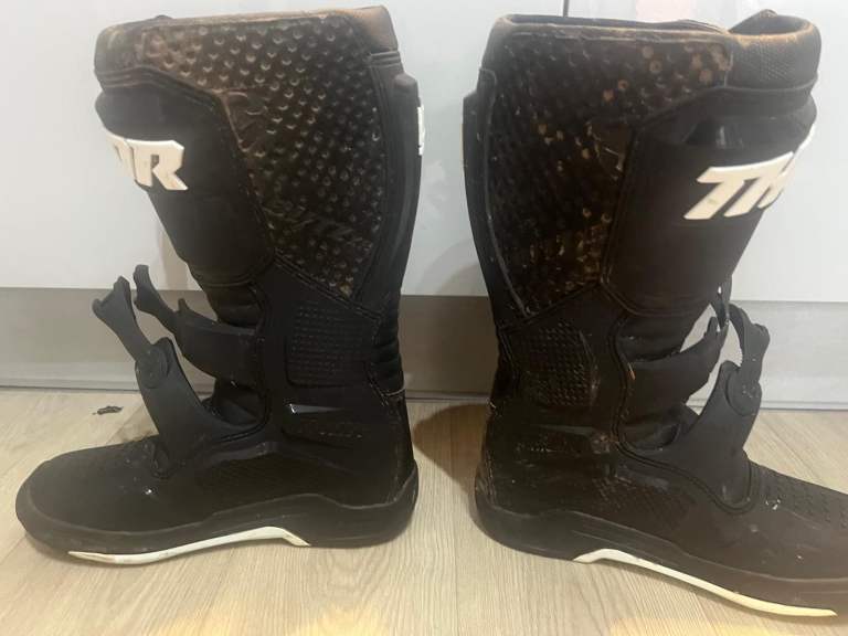 Thor boots size 8