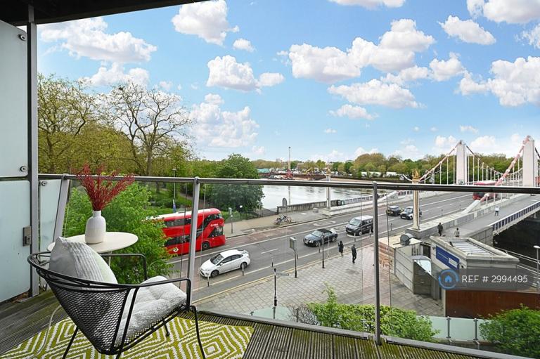 3 bedroom flat in Queenstown Road, London, SW8 (3 bed) (#2994495)