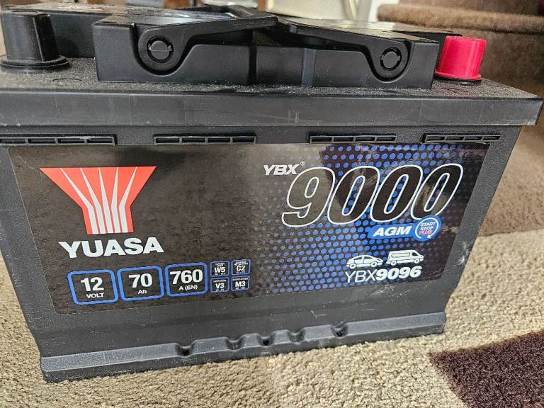 Car battery for stop/start ignition car