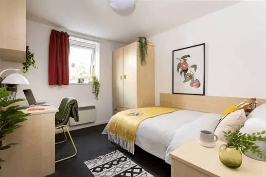 Currently Ensuite Room available with Shared Kitchen for Students
