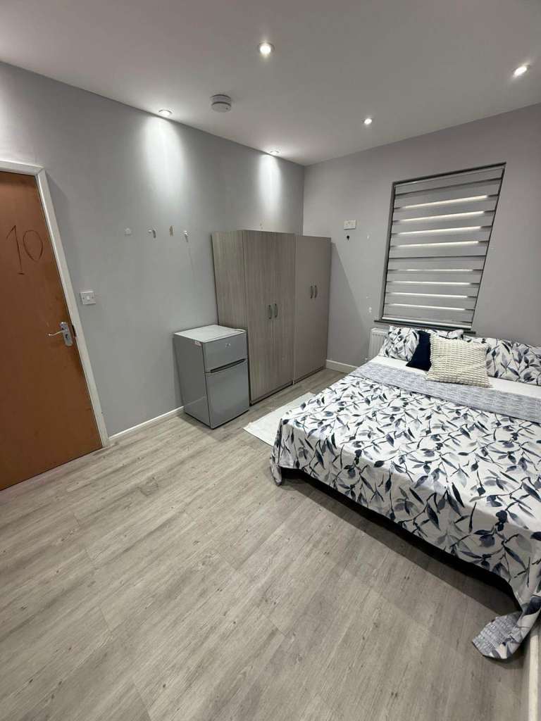 ✨ MODERN DOUBLE ROOM AVAILABLE IN EAST HAM 🏠