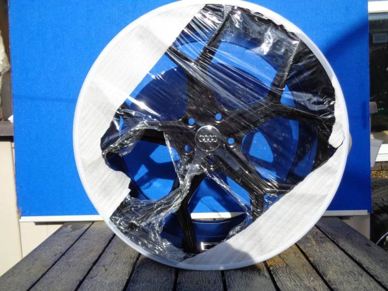 AUDI Q7 ALLOY WHEEL 21" X 9J (GLOSS BLACK BRAND NEW)