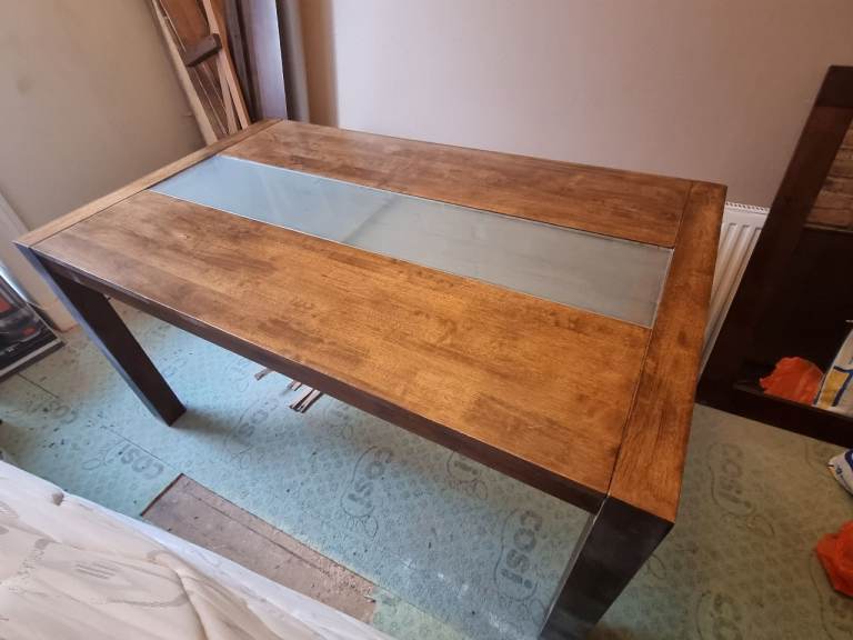Stylish Julian Bowen dining table with decorative glass panel 