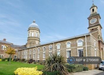 1 bedroom in Royal Drive, London, N11 (#2799681)