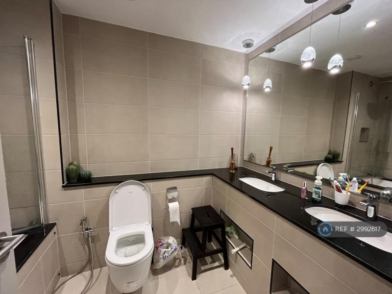 2 bedroom flat in Trafalgar House, Leeds, LS1 (2 bed) (#2992617)
