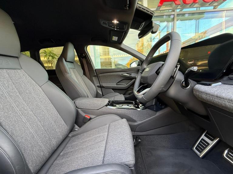 2025 Audi Q6 e-tron 83kWh S line SUV 5dr Electric Auto (252 ps) ESTATE Electric Automatic