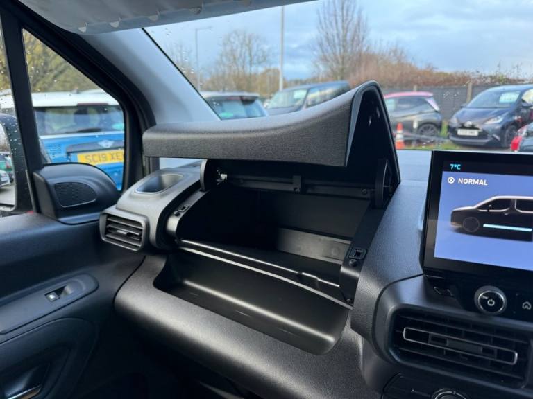 2025 Citroen Berlingo 100kW Plus XL 52kWh 5dr Auto [7 Seat] MPV ELECTRIC Automatic