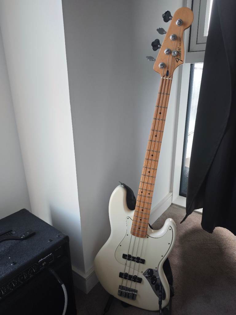 Fender Standard Jazz Bass Mexico and Ampeg BA 108 amp