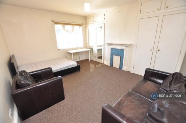 5 bedroom house in Finchley Lane, London, NW4 (5 bed) (#2714909)