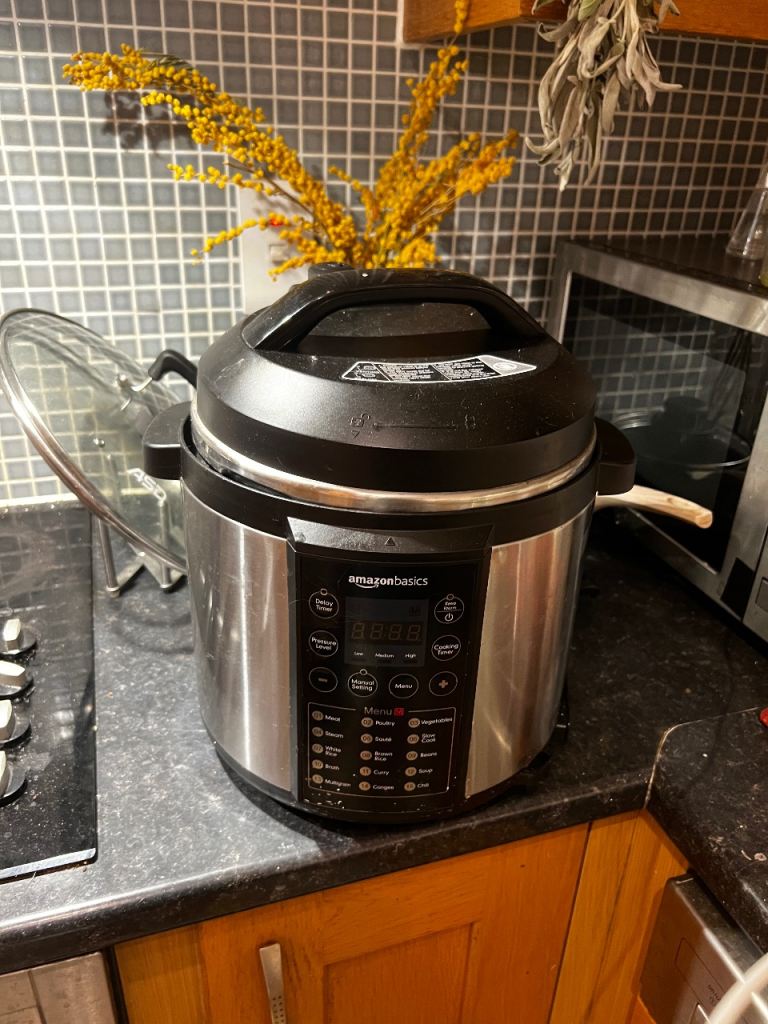 AmazonBasics Multi-Cooker & Pressure Cooker - Good Condition