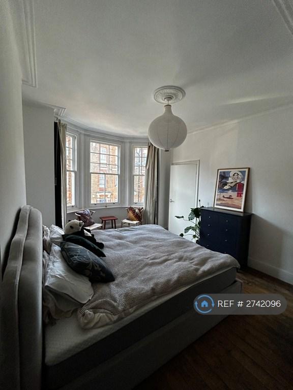 1 bedroom in Oval, London, SW9 (#2742096)