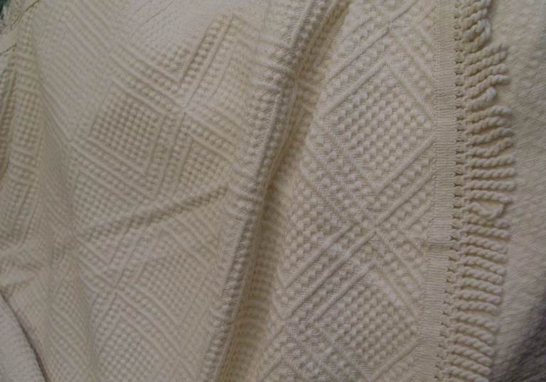 Candlewick bedspread, single bed size approx 80 x 44 inches. 