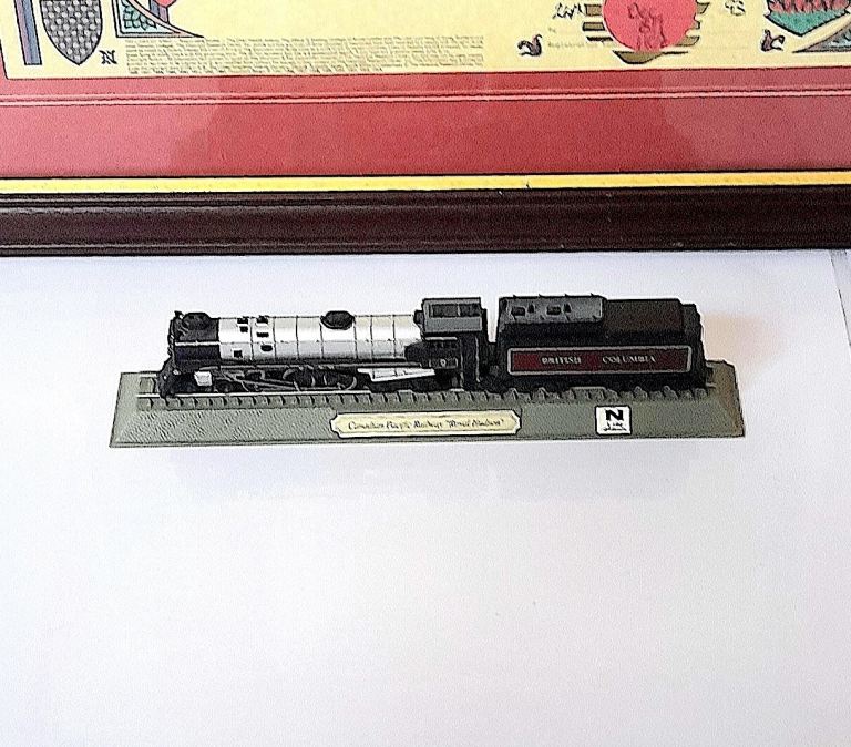 MODEL LOCOMOTIVE on a PLINTH - CANADIAN PACIFIC - VERY GOOD